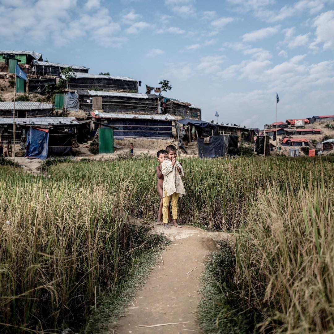 I’ll be sharing photos from my latest trip covering the Rohingya Refugees in Bangladesh.
Here two young girls plays in the ricefields of Jamtoli camp. The Camp hosts close to 60.000 refugees fleeing ethnic cleansing in their Homeland Myanmar. Since the end of August a staggering 650.000 have fleed to safety. But AS the focus on the crisis gets less a plan of sending them back to Myanmar without citizenship is being made between the two countries @reduxpictures