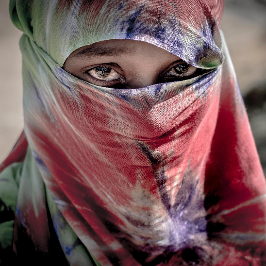 This is Jasmina. She’s 20 years old, and lost her husband when Myanmar military attacked her village on the 30. August this year. As they ran out the house her husband was shot twice from gun fire, and her brother also. She helped them up and with the help of other people they fled to Bangladesh which took them 3 days crossing high mountains and muddy terrain. Her brother died on the way and her husband died 1 hour after they reached safety in Bangladesh. He is now buried next to the worlds largest refugee camp Kutupalong in southern Bangladesh, on a small hill where Jasmina cannot go as a woman, in a country she doesn’t know, and in 1 month she will give birth to their second child