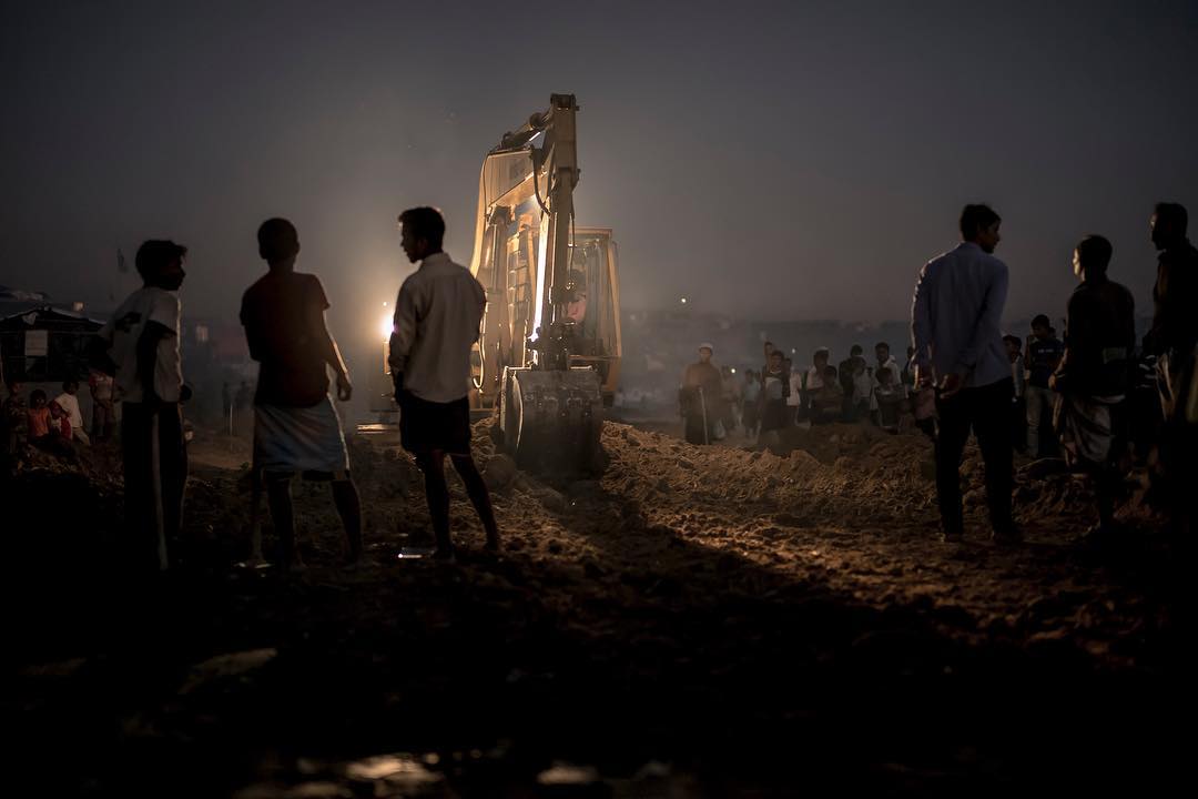 Infrastructure in refugeecamps are a vital part for not only the refugees but also NGOs working there. Here new Road is being made in the Jamtoli Camp in Bangladesh